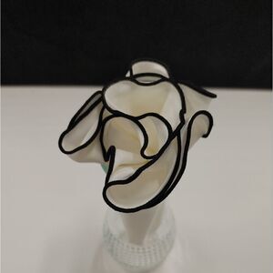 MEN'S ROUND HANKY POCKET SQUARE.